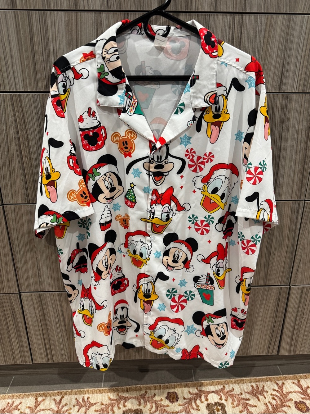 Disney Christmas Men’s Short Sleeve Shirt